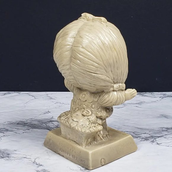 W&R Berries Girl Figurine I Love You This Much 1970 Vintage - Picture 4 of 9